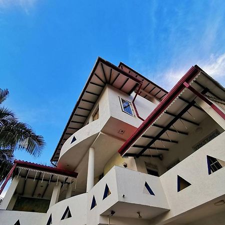 Hotel The Finz Hikkaduwa Esterno foto