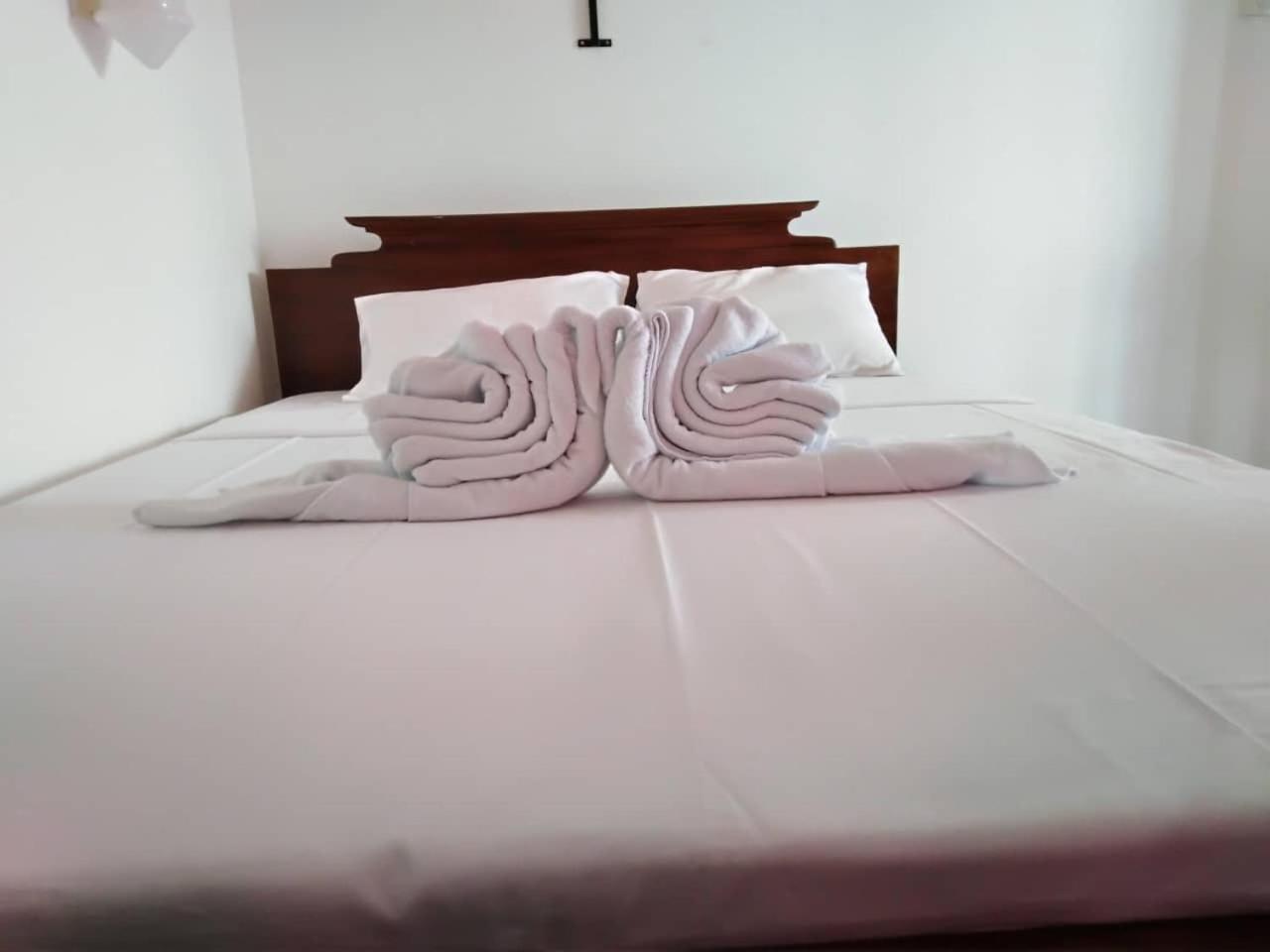 Hotel The Finz Hikkaduwa Esterno foto