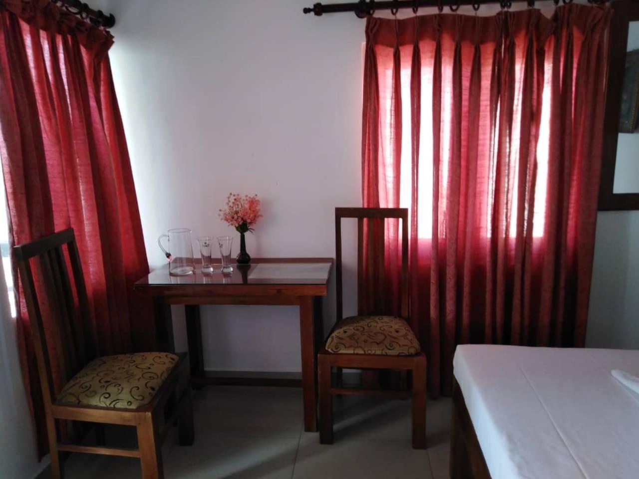 Hotel The Finz Hikkaduwa Esterno foto